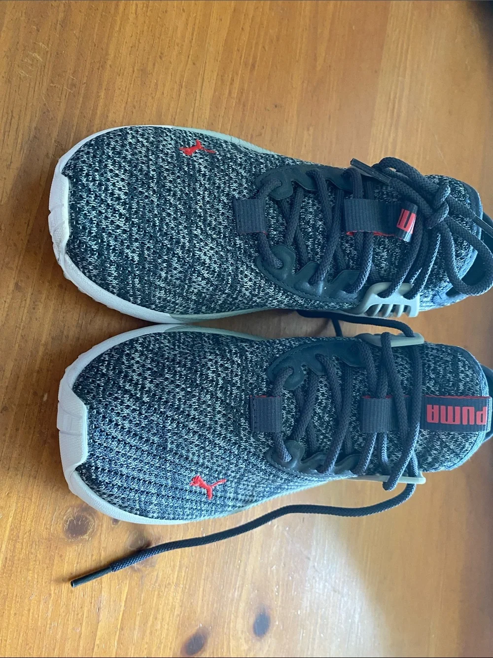 Puma Pacer Men's Black and Red Knit Athletic Sneakers Baketball Like New